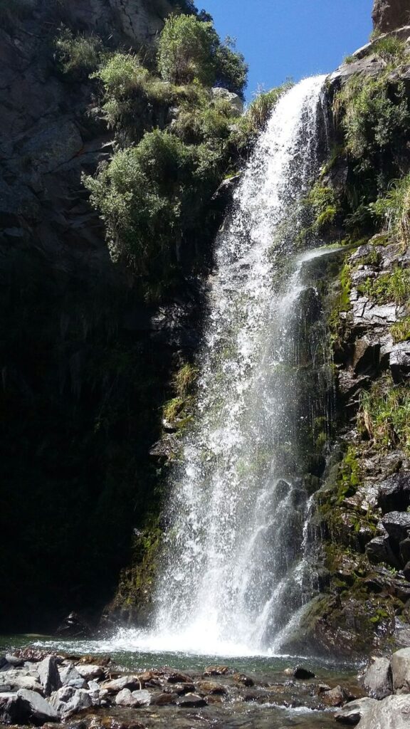 salto del tabaquillo en merlo san luis, cascada de agua de 9 metros de altura